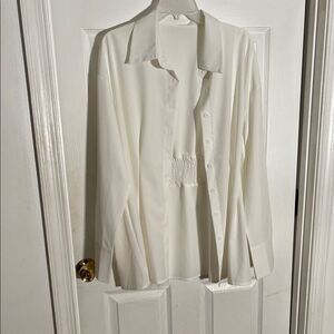 Elegant Ladies White Button-Up Blouse. 3X Unbranded